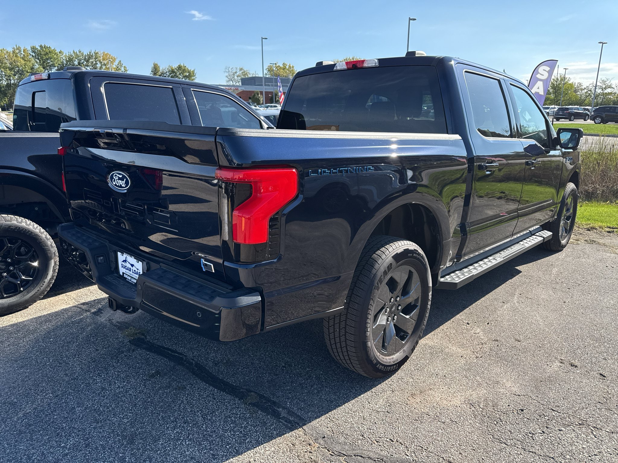 Used 2025 Ford F150 Lightning Flash AWD/4WD image 3