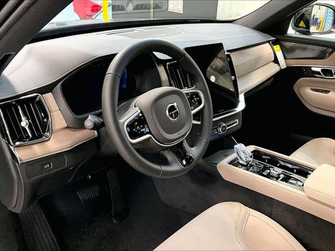 New 2026 Volvo XC90 B6 Plus w/ Protection Package Premier AWD/4WD image 9