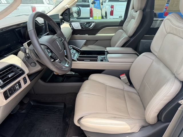 Used 2023 Lincoln Navigator Reserve AWD/4WD image 12
