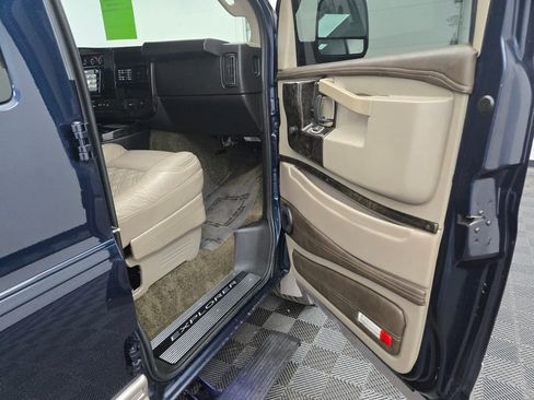 Used 2023 GMC Savana 2500 image 28