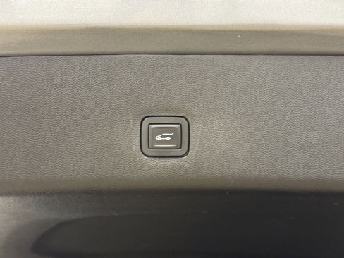 Used 2019 Chevrolet Traverse LT image 25