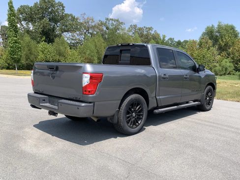 Used 2019 Nissan Titan SV w/ SV Convenience Package RWD image 7