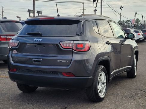 Used 2018 Jeep Compass Sport w/ Mopar Graphics Package image 11