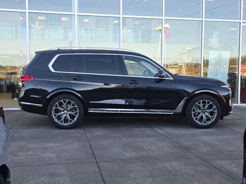 Used 2024 BMW X7 xDrive40i w/ Premium Package image 2
