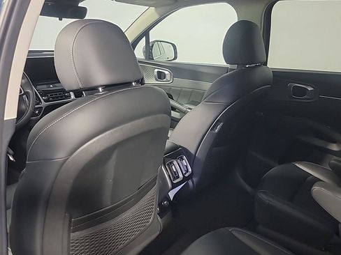 Certified 2022 Kia Sorento SX w/ Panoramic Sunroof Package AWD/4WD image 17