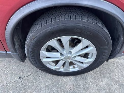 Used 2015 Nissan Rogue SV w/ SV Premium Package FWD image 11