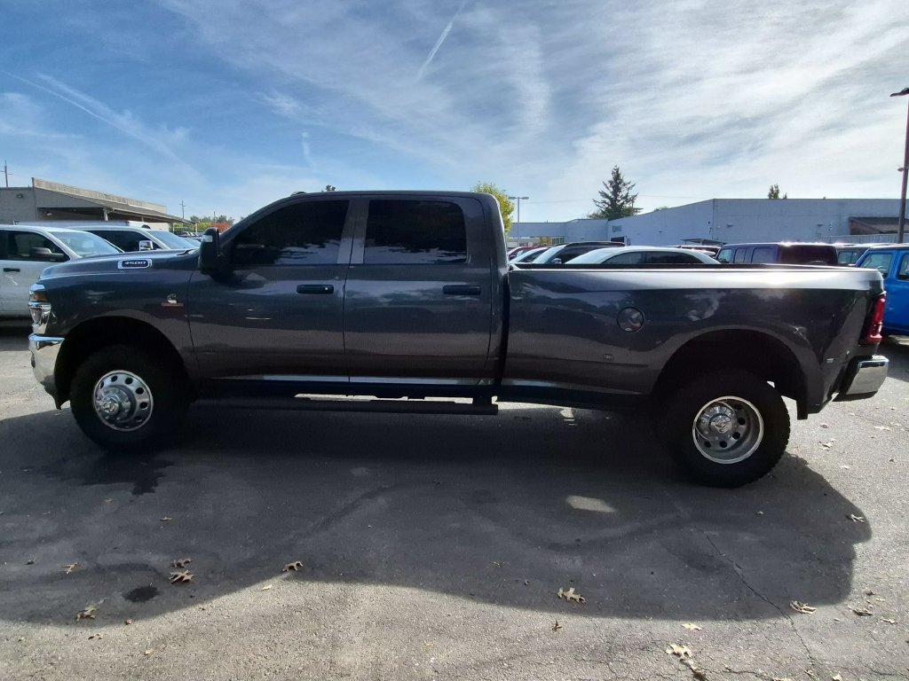 Certified 2025 RAM 3500 Tradesman AWD/4WD image 4