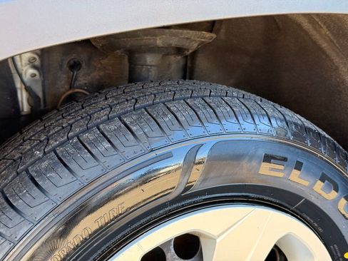 Used 2021 Toyota RAV4 LE image 11