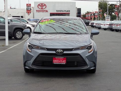 Used 2025 Toyota Corolla LE image 2