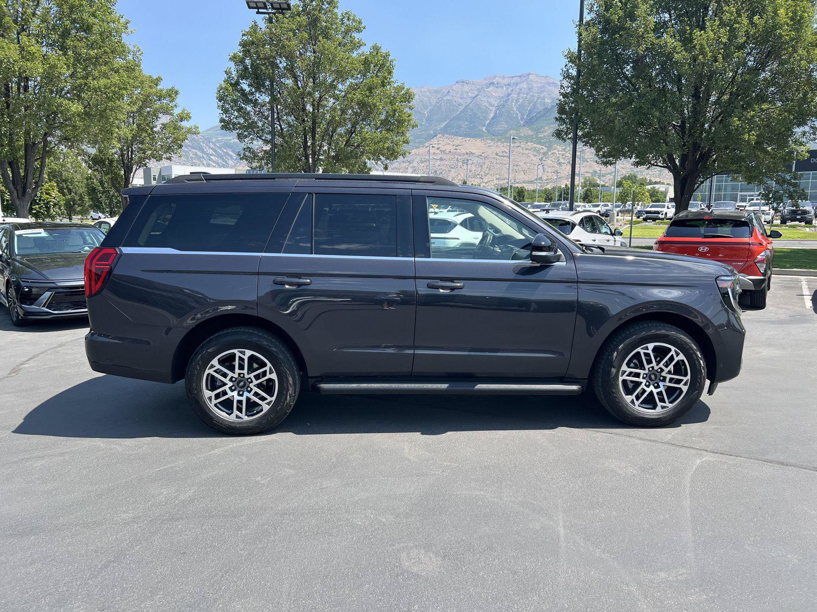 Used 2025 Ford Expedition Active AWD/4WD image 14