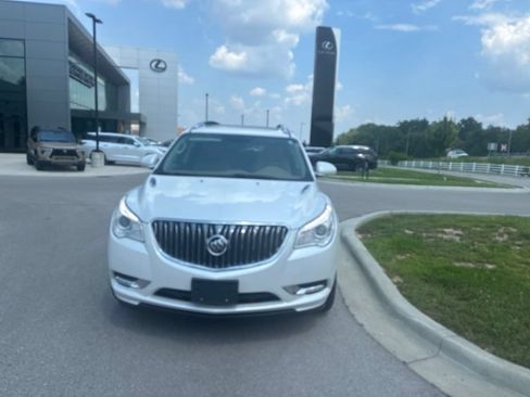 Used 2017 Buick Enclave Leather FWD image 4