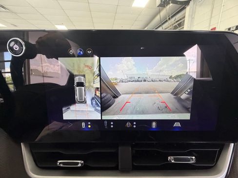 Used 2025 Chevrolet Equinox LT w/ Convenience Package II FWD image 26