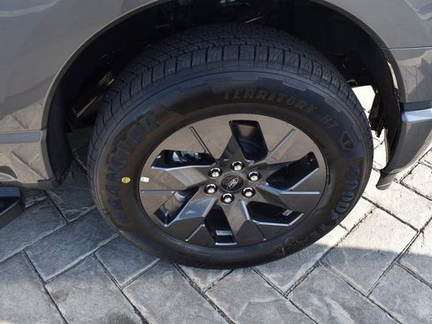 Used 2025 Ford F150 Lightning Lariat AWD/4WD image 4
