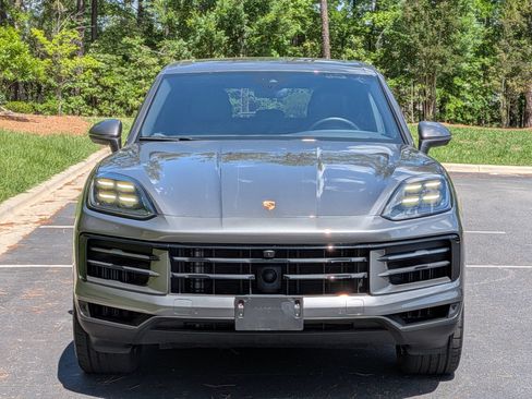 Certified 2024 Porsche Cayenne AWD/4WD image 35