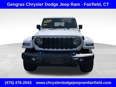 Used 2024 Jeep Wrangler Unlimited w/ Convenience Group AWD/4WD image 2