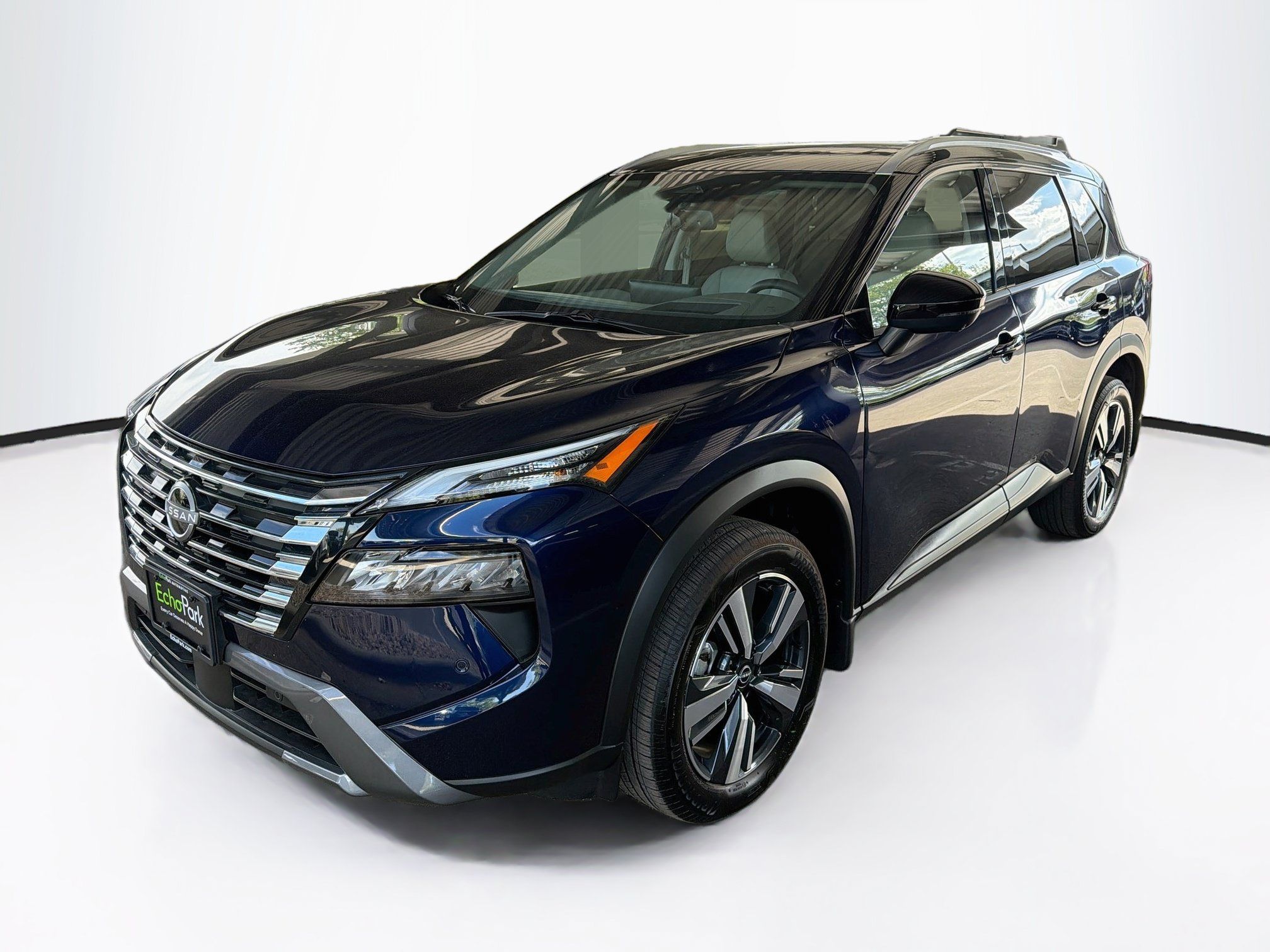 Used 2025 Nissan Rogue SL w/ SL Premium Package AWD/4WD image 3
