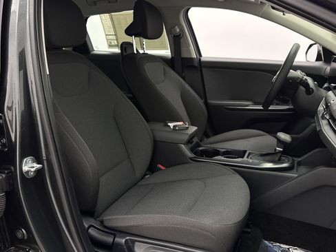 Used 2025 Kia K4 FWD image 30