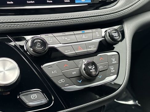 New 2026 Chrysler Pacifica Select w/ S Appearance Package image 14