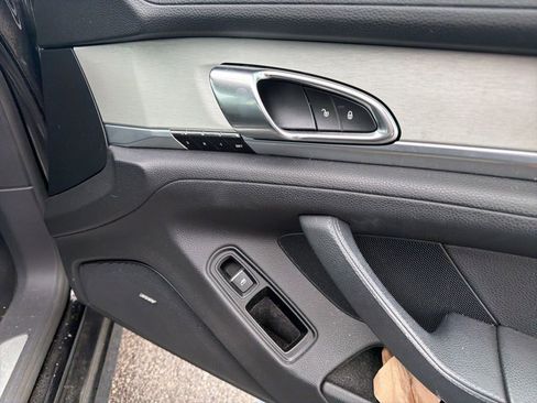 Used 2015 Porsche Panamera 4 image 72