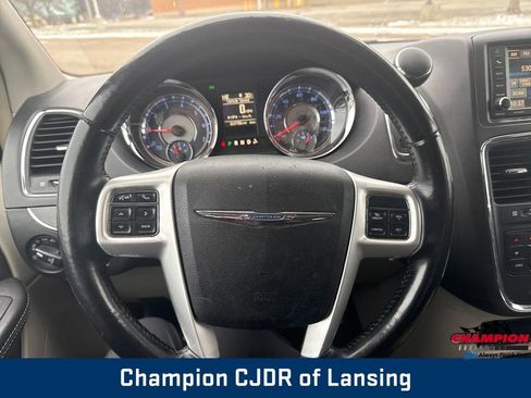 Used 2016 Chrysler Town & Country Touring image 15