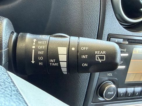 Used 2012 Nissan Rogue SV AWD/4WD image 12
