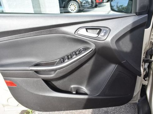 Used 2017 Ford Focus SE FWD image 17