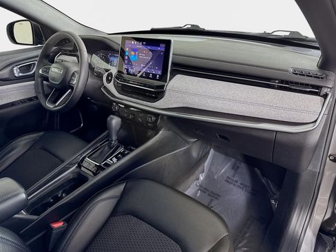 Used 2023 Jeep Compass Latitude image 28