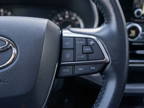 Used 2021 Toyota Highlander XLE image 26