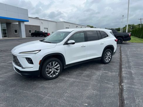 Used 2025 Buick Enclave Preferred FWD image 2