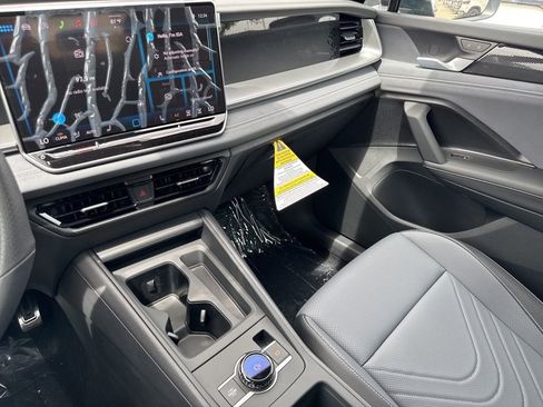 Certified 2026 Volkswagen Tiguan SE R-Line FWD image 23