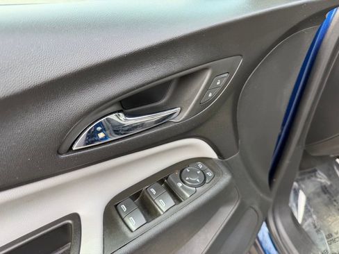 Used 2023 Chevrolet Equinox LS w/ Driver Confidence II Package image 18