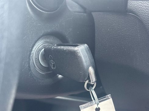 Used 2021 Toyota RAV4 LE AWD/4WD image 24