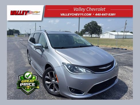 Used 2017 Chrysler Pacifica Limited w/ Advanced Safetytec Group FWD image 1