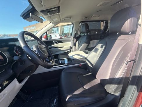Used 2024 Kia Carnival EX FWD image 18