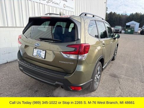 Used 2023 Subaru Forester Premium image 11
