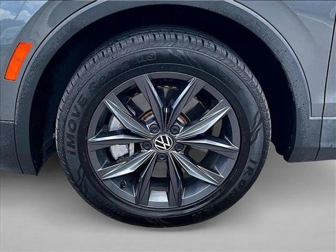 Used 2022 Volkswagen Tiguan SE FWD image 10