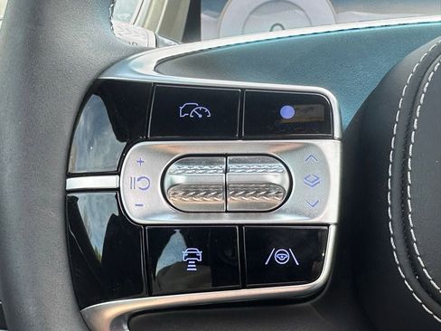 Used 2025 Genesis G90 3.5T image 28