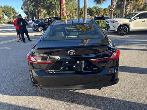 Used 2026 Toyota Camry SE image 6