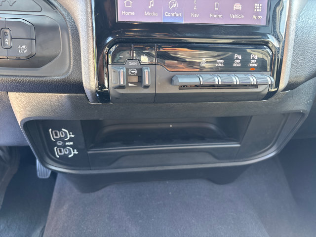 Used 2025 RAM 2500 Big Horn AWD/4WD image 33
