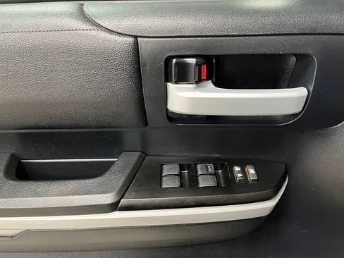 Used 2018 Toyota Tundra SR5 AWD/4WD image 25