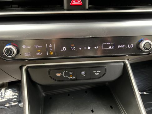 Used 2025 Kia Carnival FWD image 61