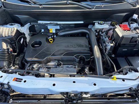 Used 2026 Chevrolet Equinox LT image 8