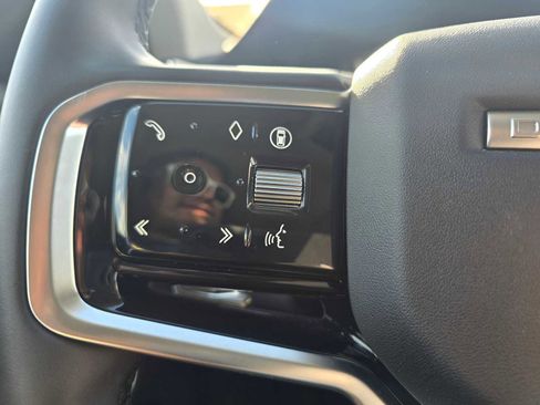 Used 2025 Land Rover Discovery Sport S image 32
