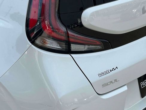 Used 2025 Kia Soul LX w/ LX Technology Package FWD image 33