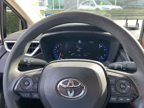 Used 2022 Toyota Corolla LE image 7