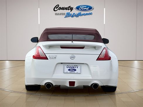 Used 2017 Nissan 370Z Touring Sport image 13