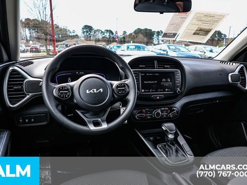 Used 2025 Kia Soul LX w/ LX Technology Package FWD image 29