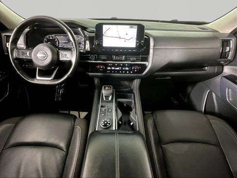 Used 2024 Nissan Pathfinder SL AWD/4WD image 7
