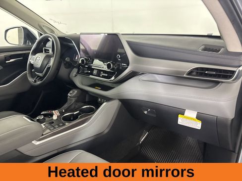 Used 2024 Toyota Highlander Platinum image 31