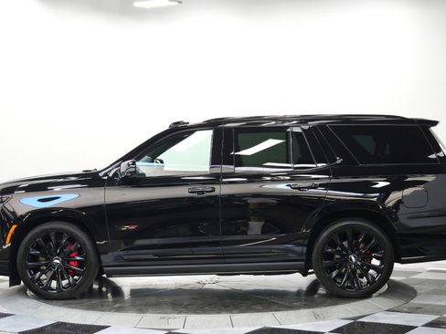 Used 2026 Cadillac Escalade V w/ LPO, ONYX Package AWD/4WD image 6